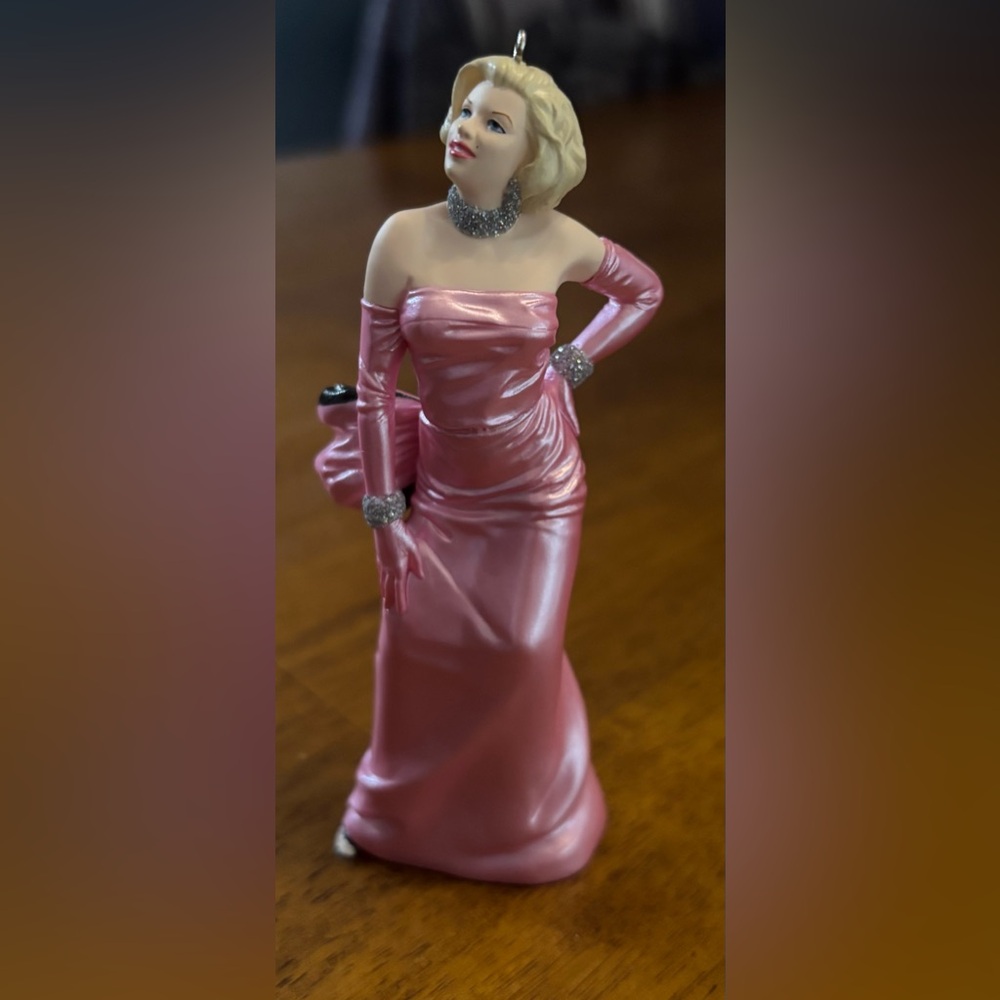 1997 ~ Marilyn Monroe Hallmark Keepsake Collector's Series Christmas Ornament #1